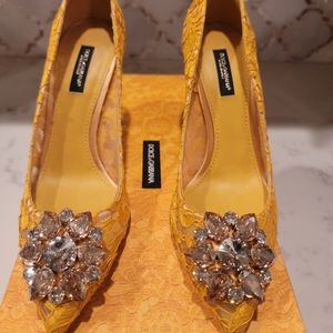 DOLCE & GABBANA CRYSTAL EMBELLISHED LACE PUMPS